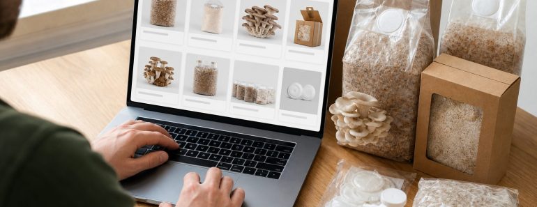 Persona consultando una tienda online de productos para el cultivo de setas